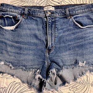Abercrombie and Fitch The mom Short High Rise